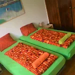 Surf House Peniche *