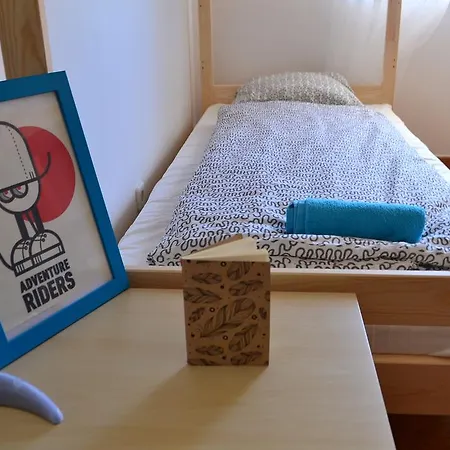 Surf House Peniche Hostel *