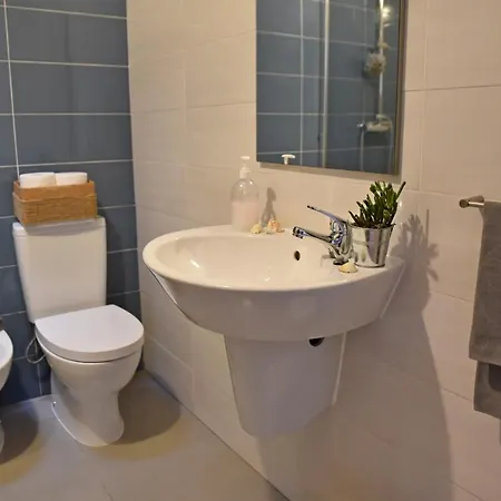 Surf House Peniche Hostel *