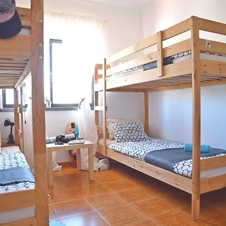 Surf House Peniche *