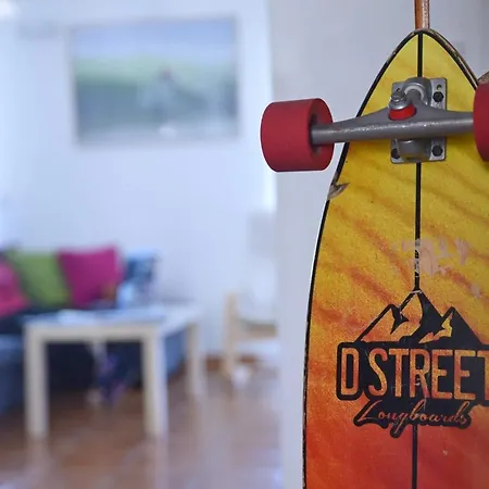 Surf House Peniche Hostel *