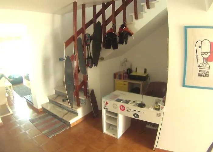 Surf House Peniche Albergue *