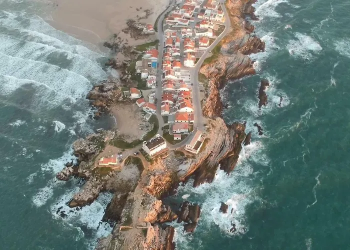 Surf House Peniche Albergue *